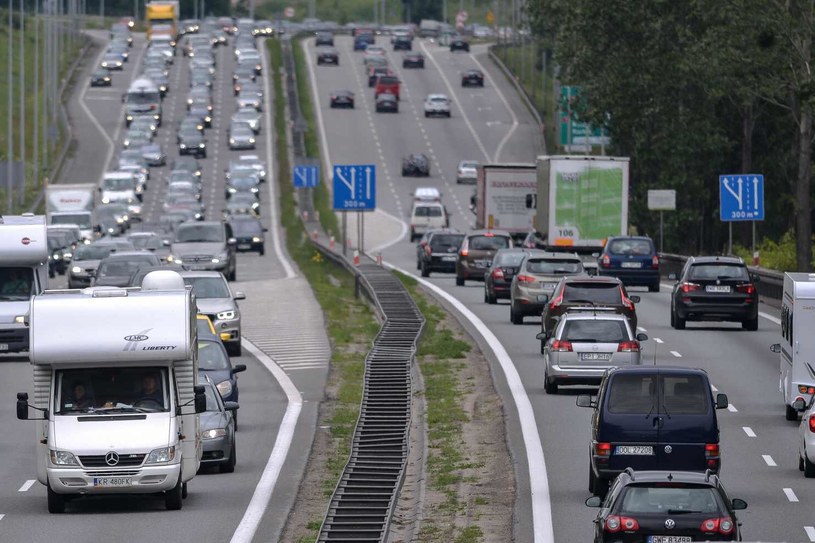 Jazda po autostradzie wymaga szczególnej koncentracji /Przemek Świderski /East News