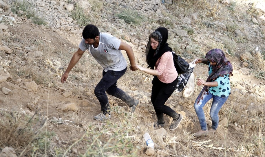 Jazydzi uciekający przed bojownikami Państwa Islamskiego /ULAS YUNUS TOSUN /PAP/EPA