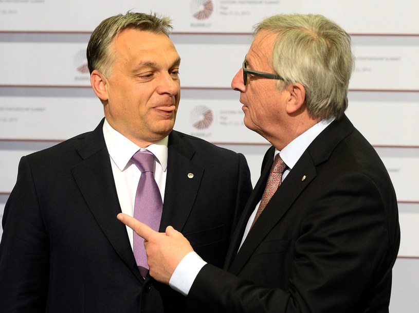 Jean-Claude Juncker (po prawej) z premierem Węgier Victorem Orbanem /AFP