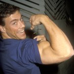 Jean-Claude Van Damme upadał wiele razy. Zawsze się podnosił i kopał z półobrotu