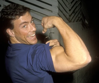 Jean-Claude Van Damme upadał wiele razy. Zawsze się podnosił i kopał z półobrotu