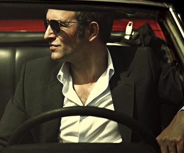 Jean Dujardin w scenie z filmu "Niewierni"