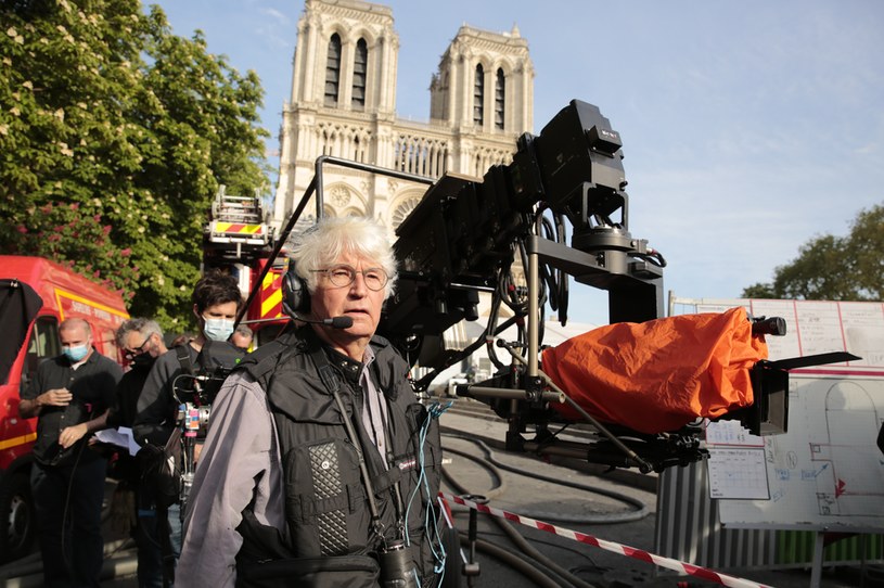 Jean Jacques Annaud na planie filmu "Notre-Dame płonie" /materiały prasowe