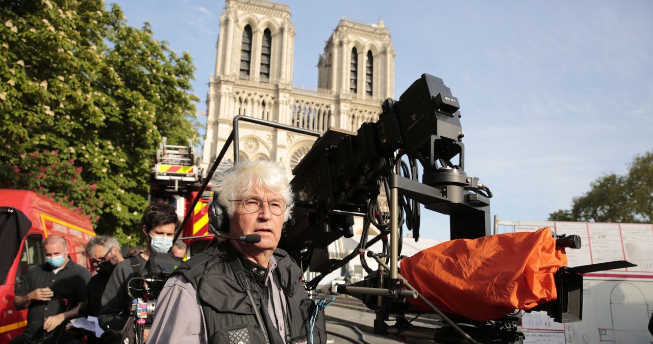 Jean Jacques Annaud na planie filmu "Notre-Dame płonie" /materiały prasowe