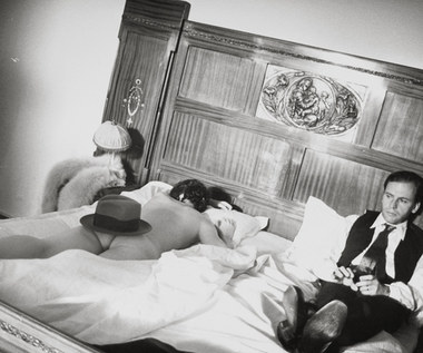 Jean-Louis Trintignant jest laureatem najważniejszych aktorskich nagród filmowych w Europie: nagrody dla Najlepszego Aktora na festiwalu w Cannes za "Z" (1969) Costy-Gavrasa, Srebrnego Niedźwiedzia na Berlinale za "Człowieka, który kłamie" (1968) Robbe-Grilleta oraz Cezara i Europejskiej Nagrody Filmowej za "Miłość" (2012) Hanekego.


Aktor często pozwala sobie na szczerość do bólu i nie zważa na jakąkolwiek poprawność. Opowiadał, że na planie "Konformisty" Bertolucciego, którego kręcił w bardzo trudnych chwilach, tuż po śmierci swej 9-miesięcznej córeczki Pauline, w grze pomagały mu jointy wręczane przez reżysera. Wytykał też z humorem prezesowi Cinematheque Francaise, reżyserowi Coście Gavrasowi, że wiedział o tym, że ten ostatni był kochankiem jego żony.