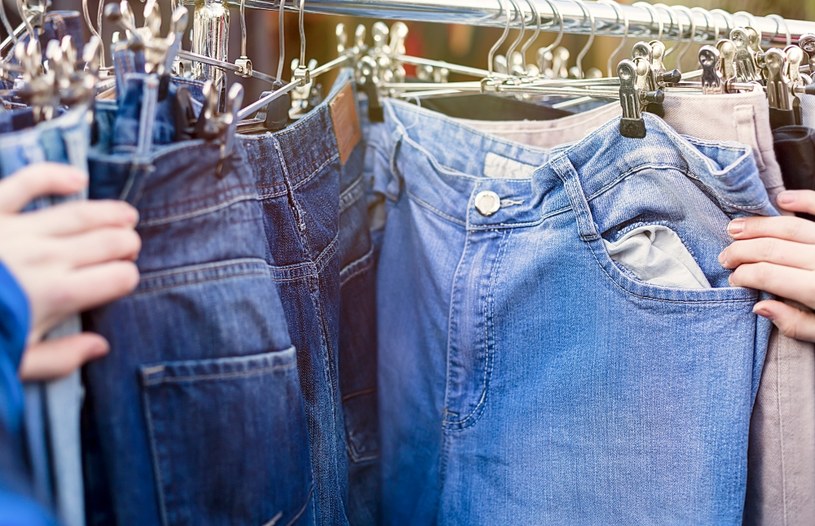 Jeans to materiał, który nigdy nie wychodzi z mody /123RF/PICSEL