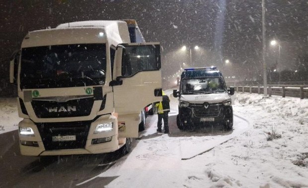 Jechał bez przerwy przez 2,3 tys. km. Tachograf fałszował magnesem