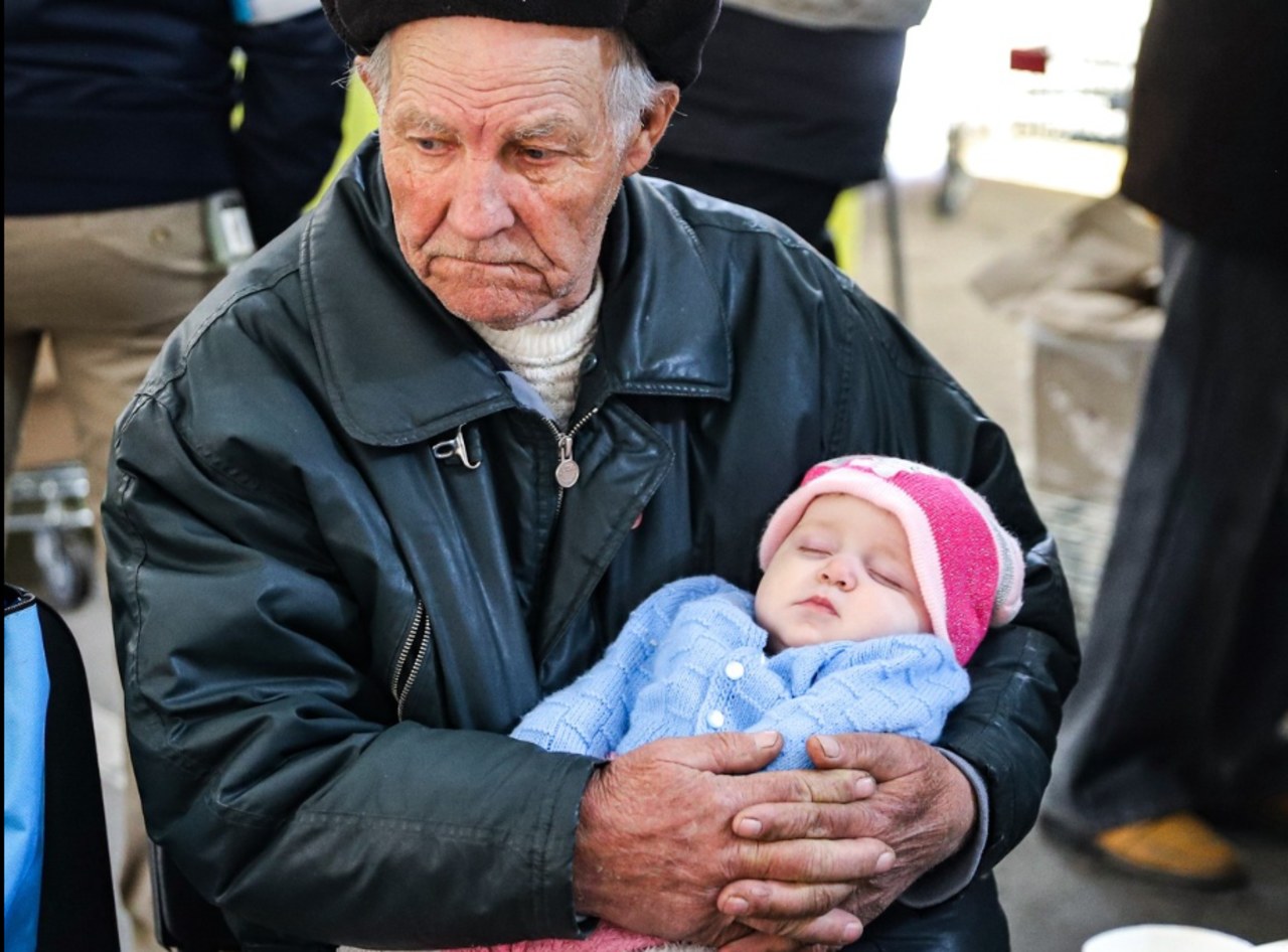 Jechał kilka dni, żeby uratować rodzinę. 84-latek z Zaporoża bohaterem mediów