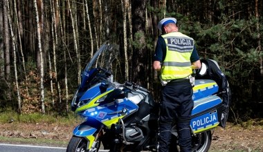 Jechał motocyklem 125 i miał prawo jazdy. Policjant ukarał go mandatem