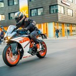 Jechał motocyklem 125 mając kategorię B. Dostał mandat za brak uprawnień