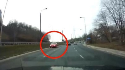 Jechał pod prąd w centrum miasta. Może zapłacić do 30 tys. zł kary