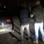 Jechał samochodem z kartonową tablicą rejestracyjną i pod wpływem narkotyków