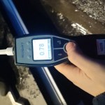 Jechał zygzakiem, a potem szarpał się z policją. Okazało się, że był poszukiwany