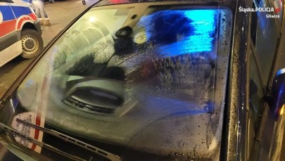 Jechała z zamarzniętą szybą. Potrąciła mężczyznę na przejściu [FILM]