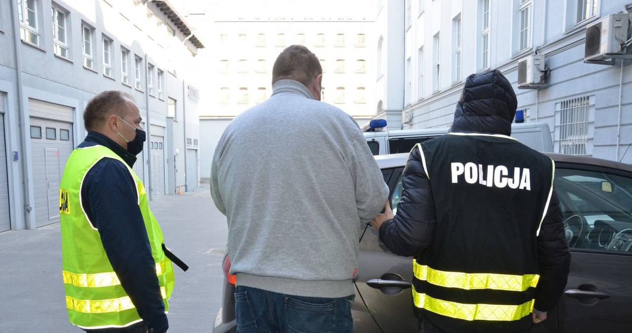 Jeden gwałcił 14-latkę, drugi to uwieczniał. Policja rozwiązała sprawę sprzed ponad 4 lat