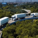 Jeden kierowca i pięć ciężarówek. Takie rzeczy tylko w Chinach