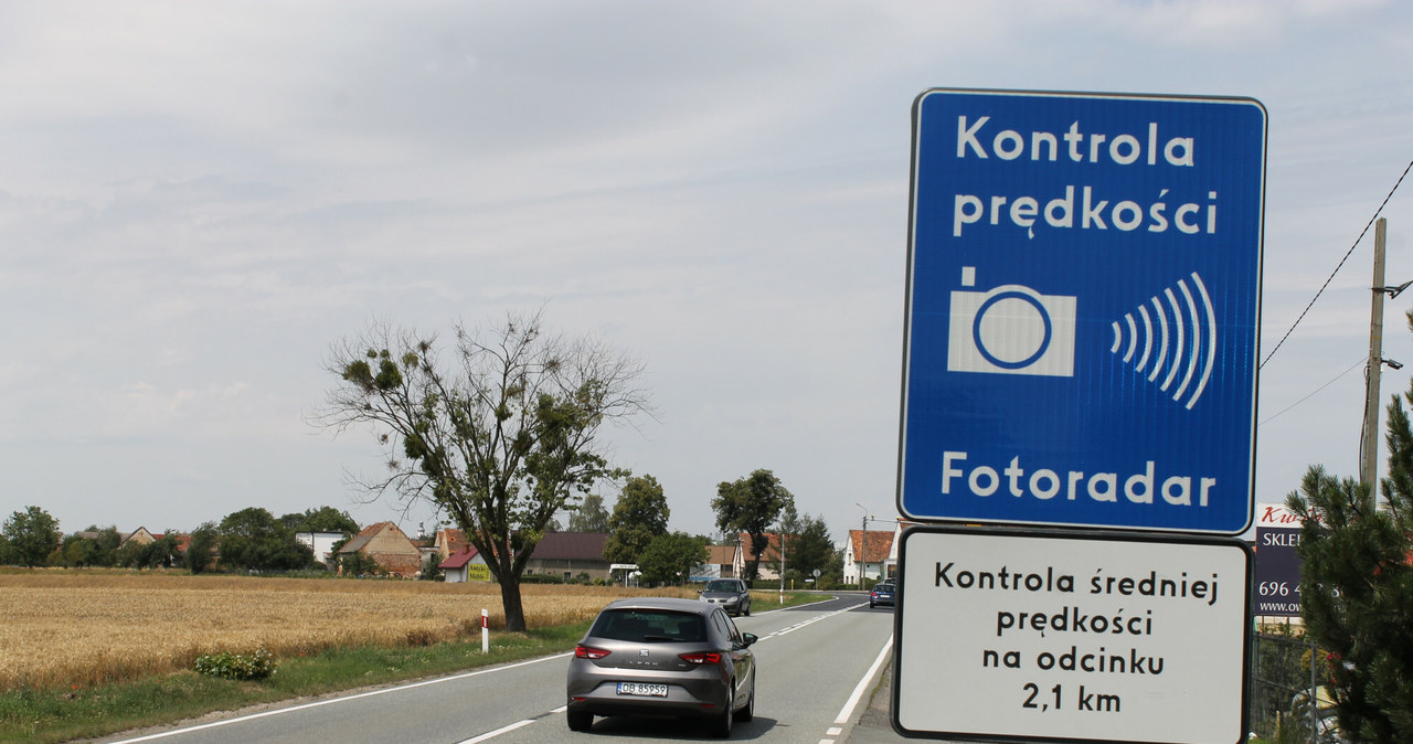 Jeden odcinkowy pomiar prędkości zarejestrował w pierwszej połowie 2022 roku średnio 3 tys. wykroczeń /Polska Press /East News
