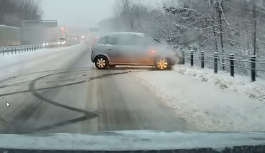 Jeden przesadził z prędkością, drugi zajechał mu drogę. Finał na barierkach