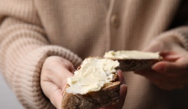 Jeden tłuszcz zatyka żyły, drugi - wręcz przeciwnie. Co jeść, by obniżyć cholesterol?