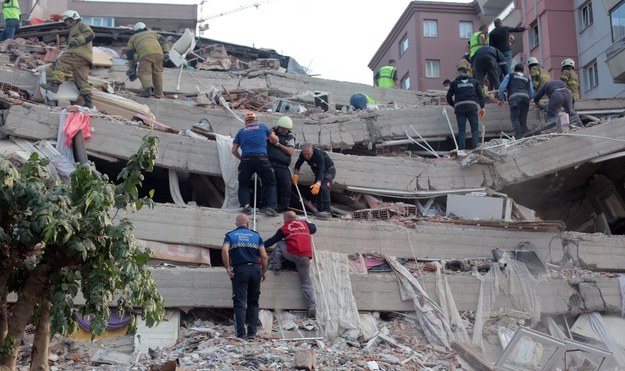 Jeden z budynków zniszczonych przez trzęsienie ziemi /STRINGER /PAP/EPA