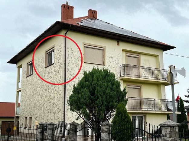 Jeden z domów uszkodzonych przez nawałnicę na Podkarpaciu /Komenda Wojewódzka PSP w Rzeszowie /
