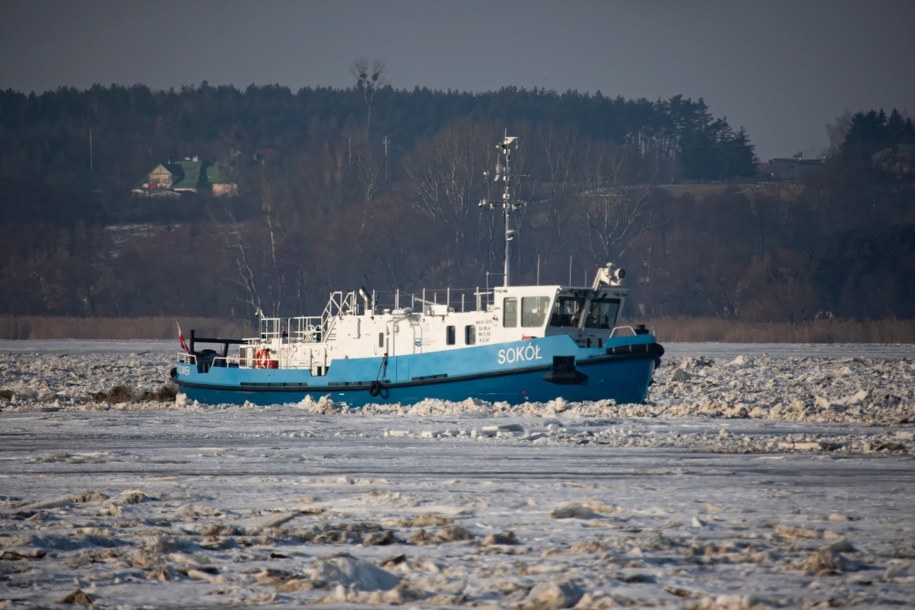 Jeden z dwóch lodołamaczy na Zbiorniku Włocławek w okolicy Woli Brwileńskiej /Szymon Łabiński /PAP