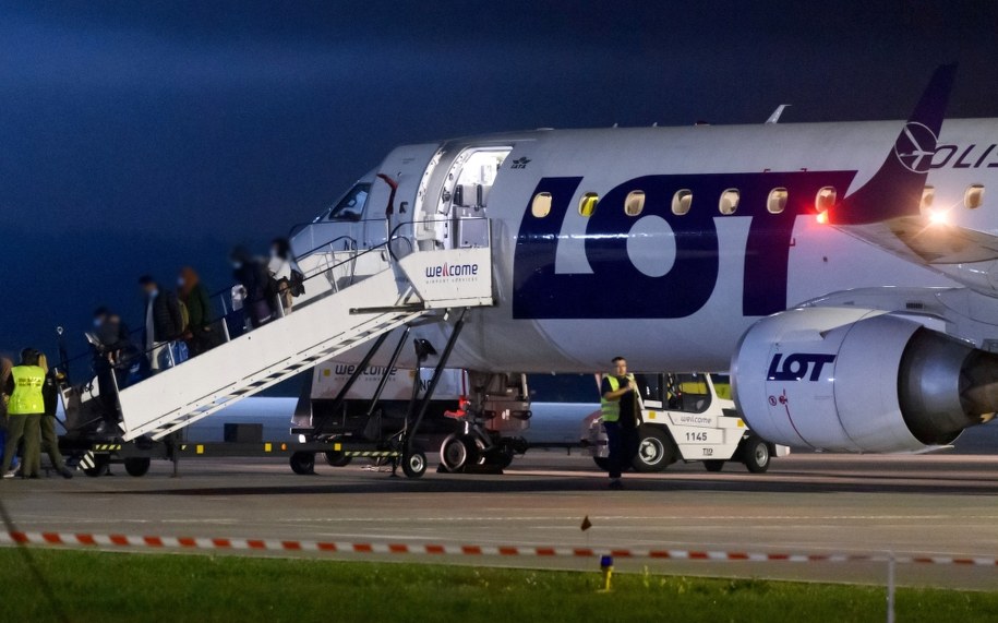 Jeden z dwóch samolotów PLL LOT z uchodźcami z Afganistanu /	Jakub Kaczmarczyk   /PAP