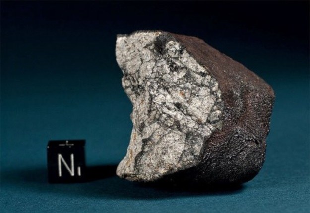 Jeden z fragmentów meteorytu czelabińskiego /materiały prasowe