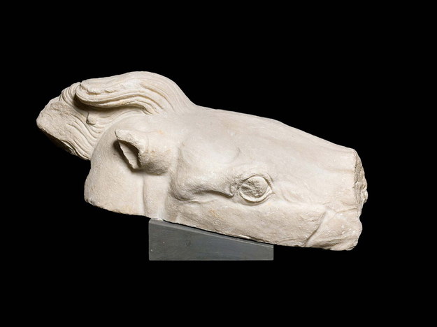 Jeden z fragmentów Partenonu, który zostanie zwrócony Grecji /ATHENS ACROPOLIS MUSEUM HANDOUT /PAP/EPA