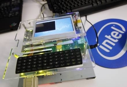 Jeden z futurystycznych komputerów mobilnych w wydaniu Intela /materiały prasowe