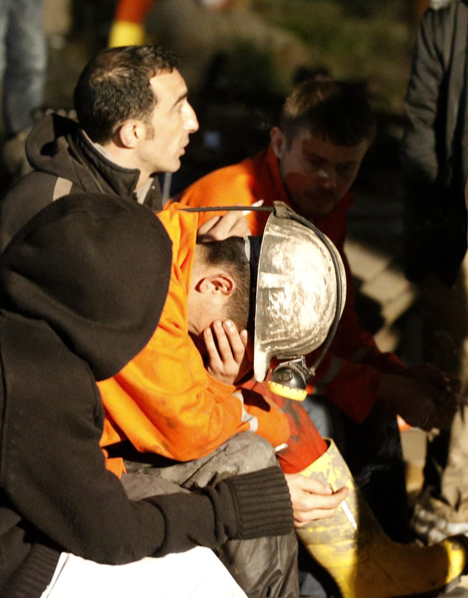 Jeden z górników z kopalni w Somie /TOLGA BOZOGLU /PAP/EPA