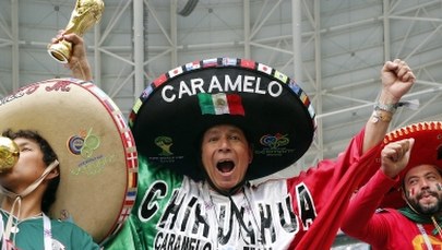 Jeden z kibiców zgubił w metrze… grill elektryczny