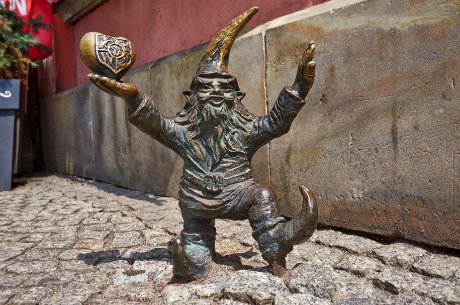 Jeden z kilkuset krasnali, które można spotkać na ulicach Wrocławia /	Juergen Ritterbach / Alamy Stock Photo /PAP/Alamy