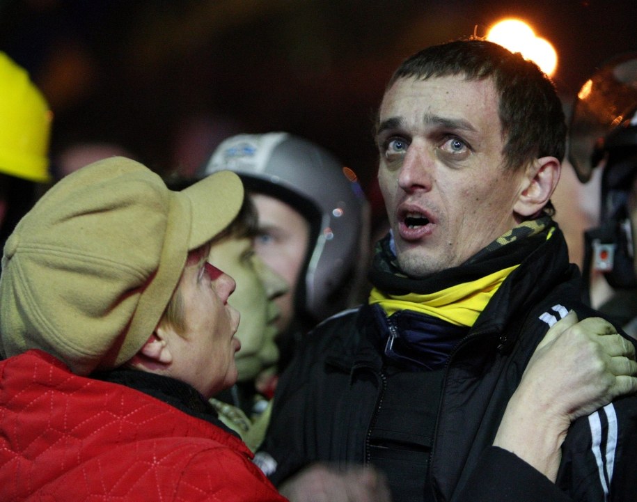 Jeden z manifestantów na Majdanie /IGOR KOVALENKO /PAP