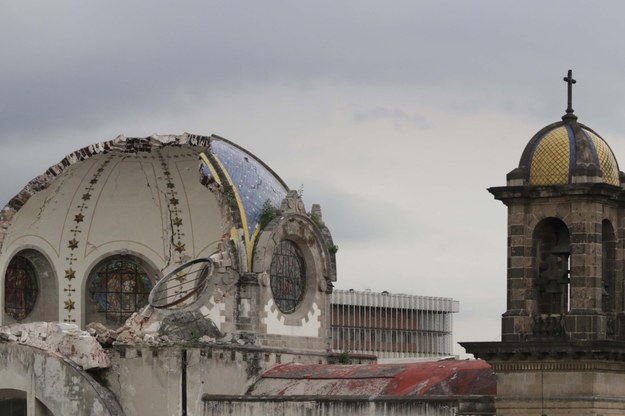 Jeden z najbardziej zniszcoznych kościołów "Our Lady of Angels" /Jorge Dan López  /PAP/EPA