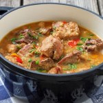 Jeden z najlepszych przepisów na gulasz. Mięso wychodzi mięciutkie