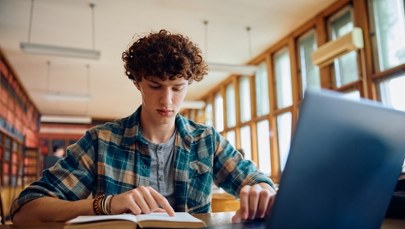 Jeden z najlepszych seriali trafi na szkolne lekcje. Minister zapowiada