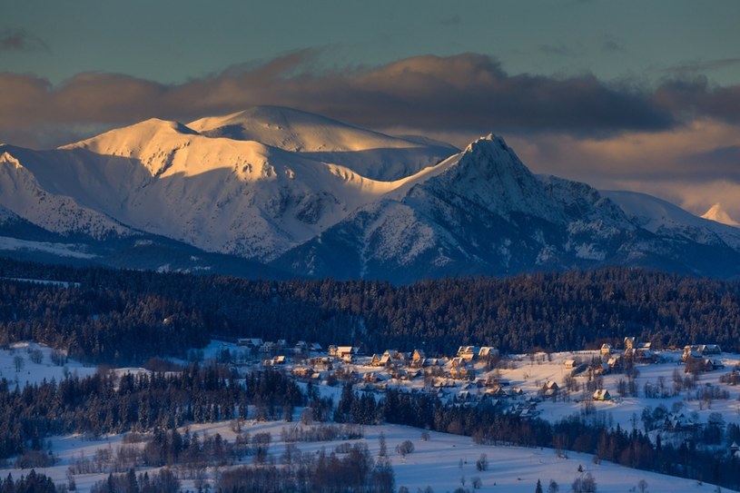 Jeden z najpiękniejszych punktów widokowych na Tatry. Zachwyca o każdej porze roku