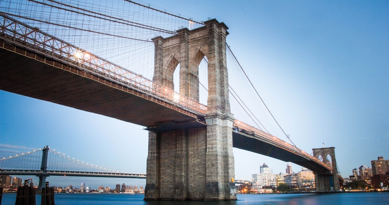 Jeden z najstarszych mostów wiszących na świecie - Brooklyn Bridge /Unsplash