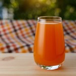 Jeden z najzdrowszych soków, ale wciąż mało znany. Wspiera wątrobę i odporność, pomaga produkować kolagen