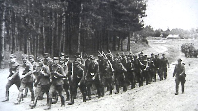 Jeden z oddziałów "Ojca Jana" przed bitwą pod Kuryłówką /IPN