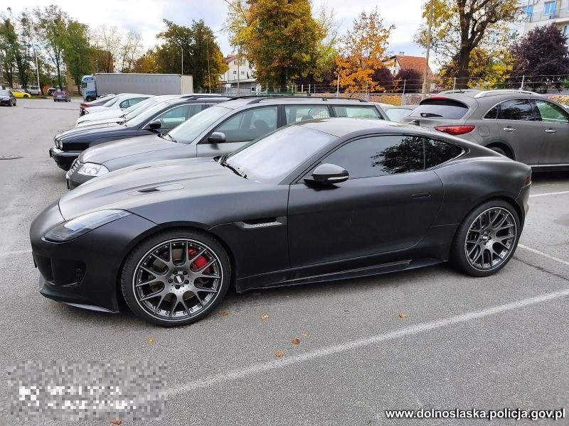 Jeden z odzyskanych samochodów /Policja Dolnośląska /