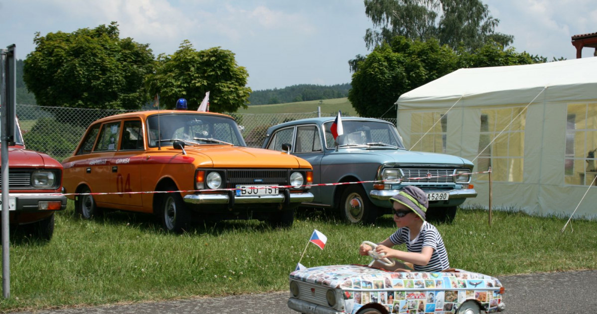 Jeden z oficjalnych zlotów miłośników AZAKów w Czechach /Slapacimoskvice.cz /materiały prasowe