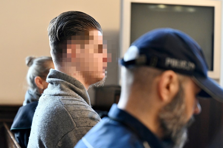 Jeden z oskarżonych, Kamil N. (L) na sali rozpraw Sądu Okręgowego w Gdańsku /Marcin Gadomski /PAP