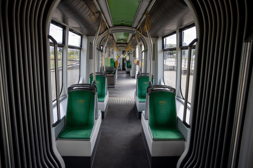 Jeden z pasażerów autobusu wyjął z plecaka maczetę /PAWEL JASKOLKA/AGENCJA SE /East News