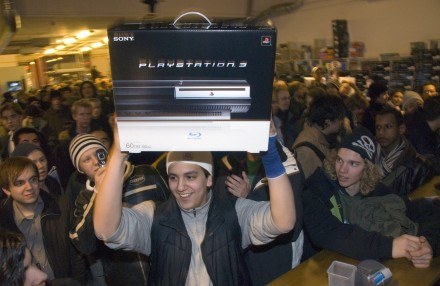 Jeden z pierwszych graczy, który kupił PS3 - Szwecja /AFP