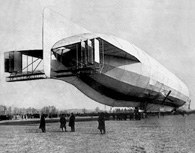 Jeden z pierwszych zeppelinów, obsługujących regularne linie pasażerskie, 1913 /Encyklopedia Internautica
