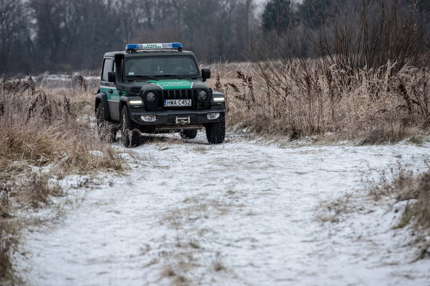 Jeden z posterunków przy granicy polsko-białoruskiej nad rzeką Bug. /Wojtek Jargiło /PAP