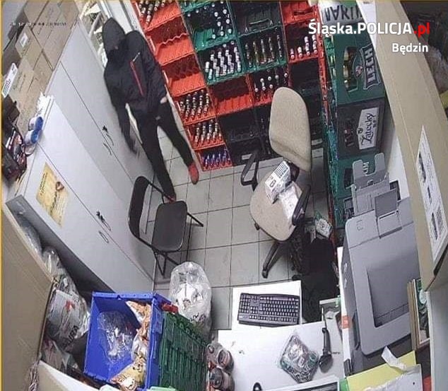 Jeden z poszukiwanych mężczyzn /Policja