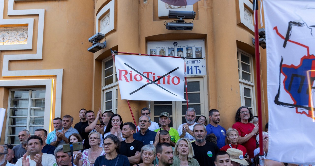 Jeden z protestów przeciwko budowie kopalni litu w Serbii /AFP